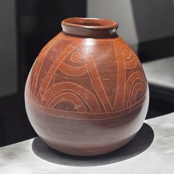 Vintage Nicaraguan Primitive Pottery Vase - Picture 1 of 10